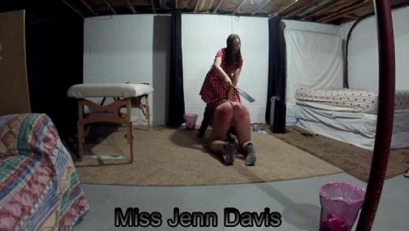 Between Miss Jenn's Knees [WMV]