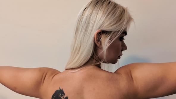 TOPLESS SHOULDER AND BACK FETISH | Marilyn